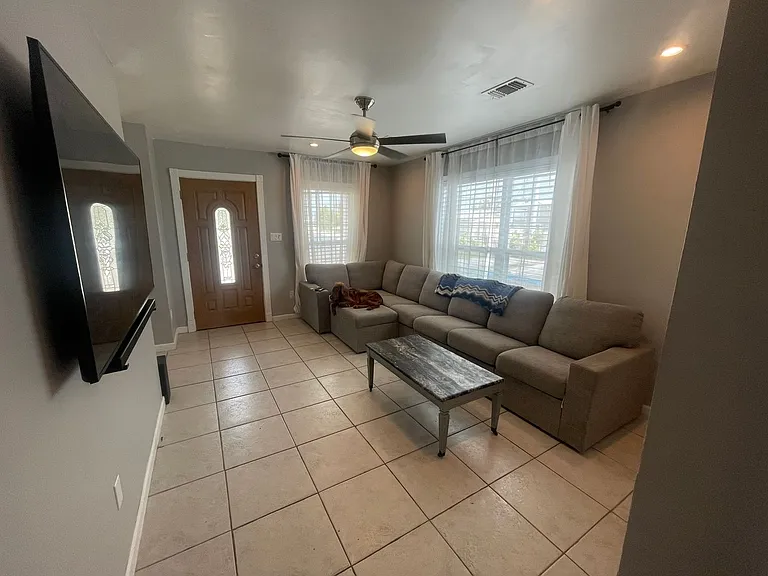 H16 Miriam St — Photo 37