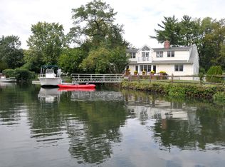 6 Douglas Ln, Larchmont, NY 10538