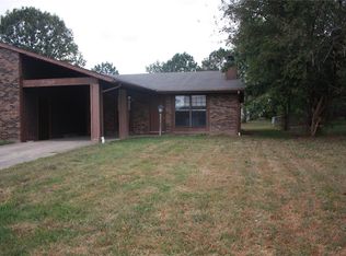 305 Campus Dr, Belleville, IL 62221