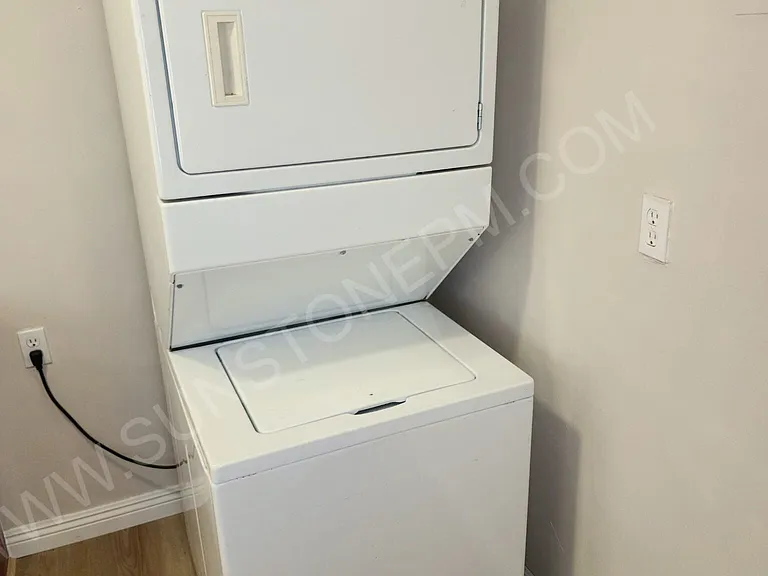 975 N Eleanor St — Photo 10