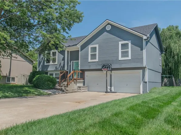10206 E 220th Pl, Peculiar, MO 64078