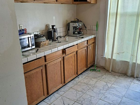 4th image of 515 Ellsworth St