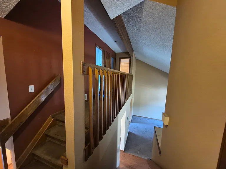 4272 Kingsbury Dr — Photo 4