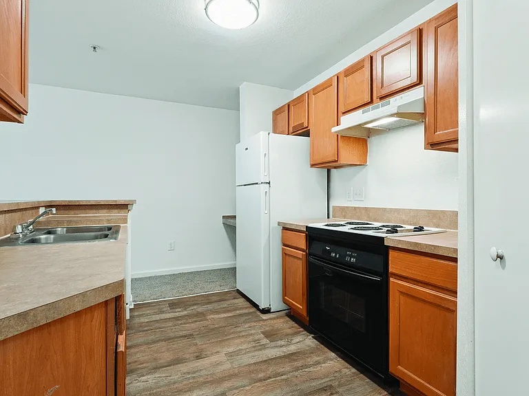 Camri Green Apartments — Photo 13