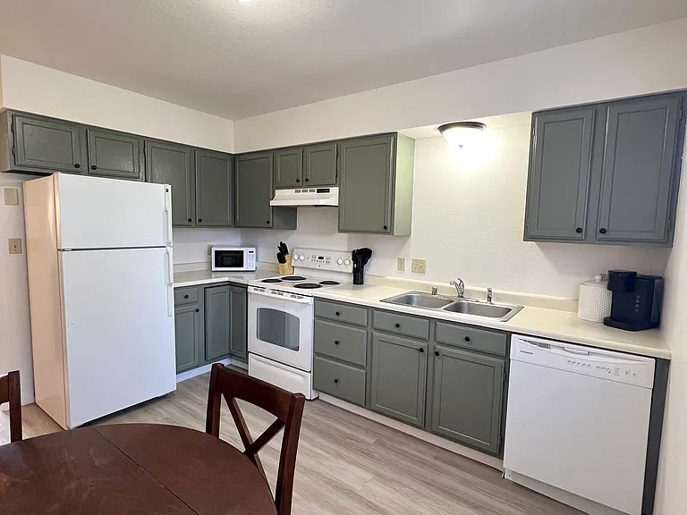 219 14th Ave S #4 — Photo 10