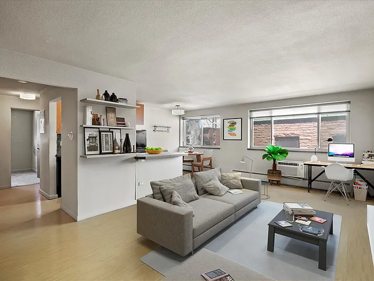 1302 N Columbine St #101 — Photo 2