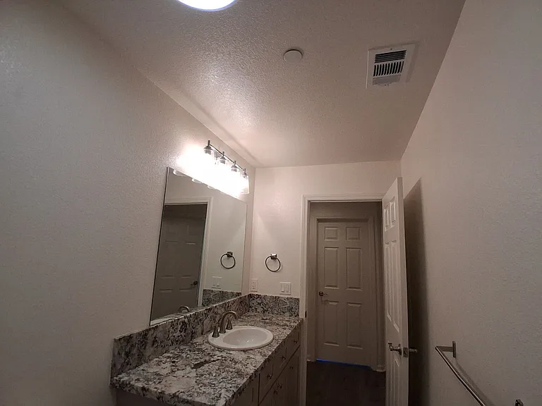 3016 Lake Park Ct — Photo 13