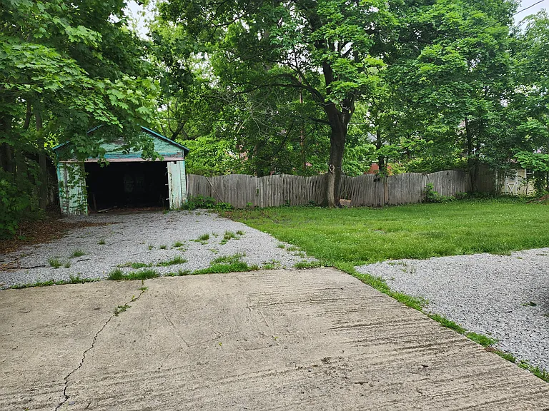 234 Fairgreen Ave — Photo 2