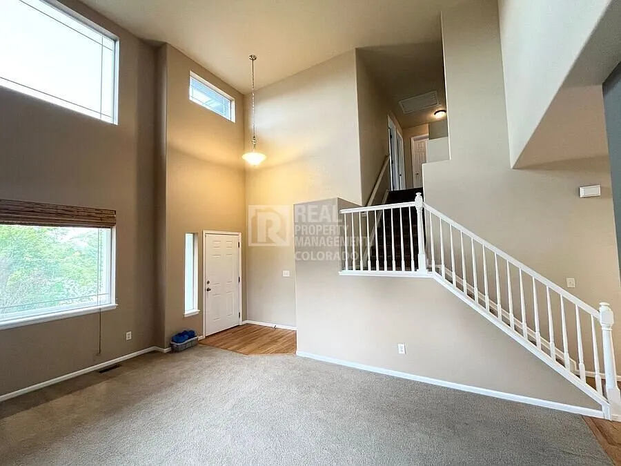 Spacious 5 Bedroom Home with Finished Basement, Office & 3-Car Garage — Photo 2