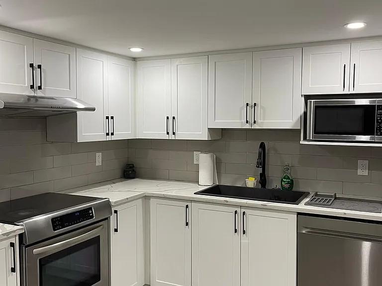 1387 Sault St #B — Photo 3