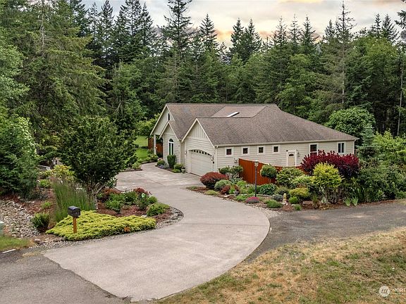 4th image of 7132 Winterberry Place NW