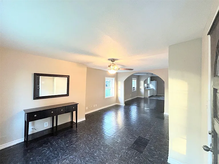 8116 Sandra St — Photo 4