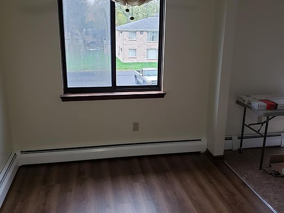 3rd image of 172 Spruce St