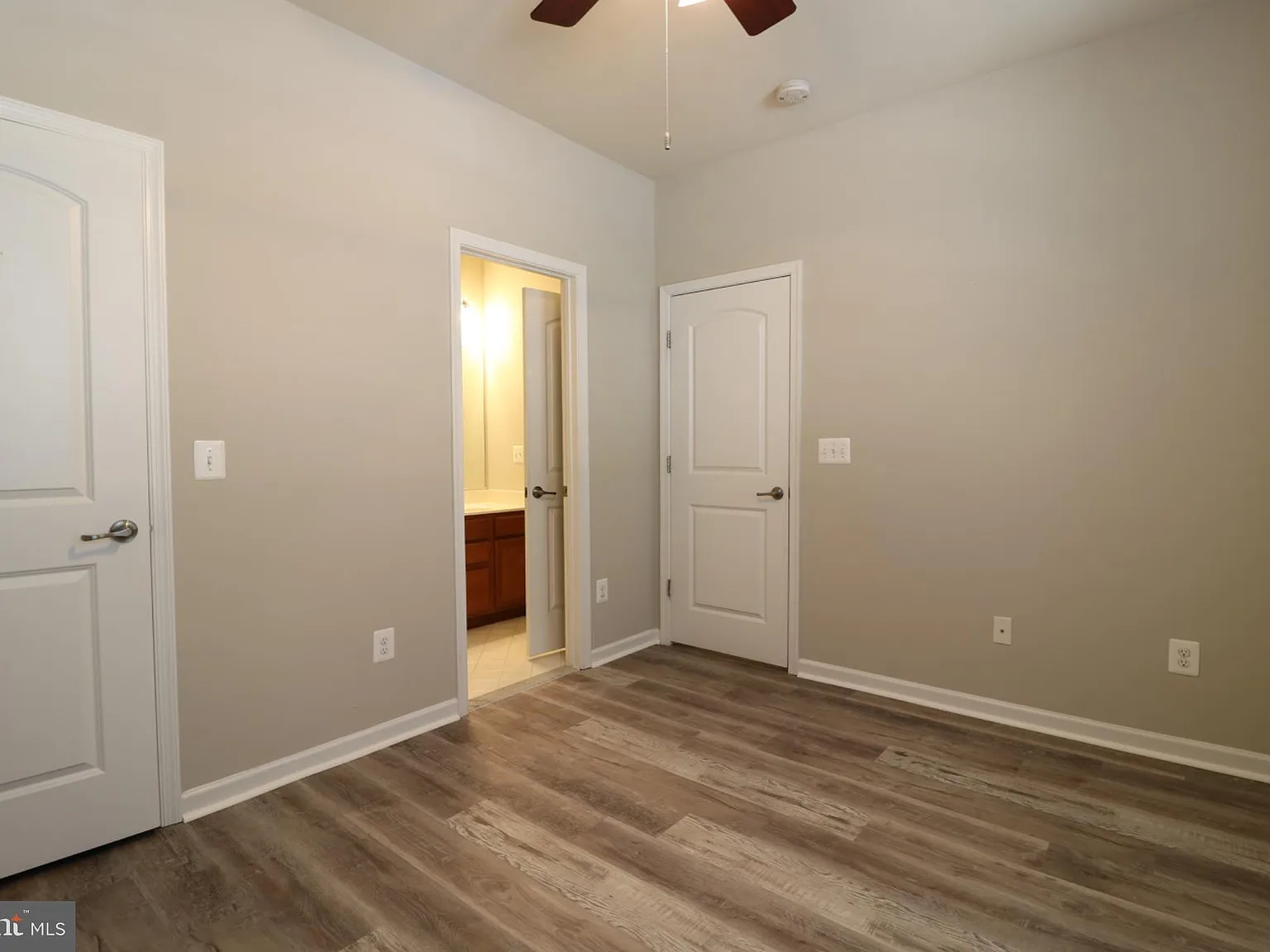 4 bed, 3.5 bath, 2000 sqft, $2,975 — Photo 4