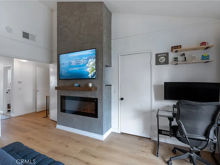 21500 Califa St — Photo 14