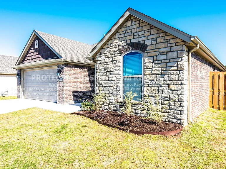 50 N Benchmark Ln — Photo 15