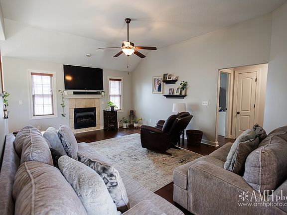 5th image of 650 Lookout Way