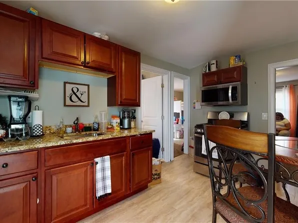 44 Division St #3L, Manville, RI 02838