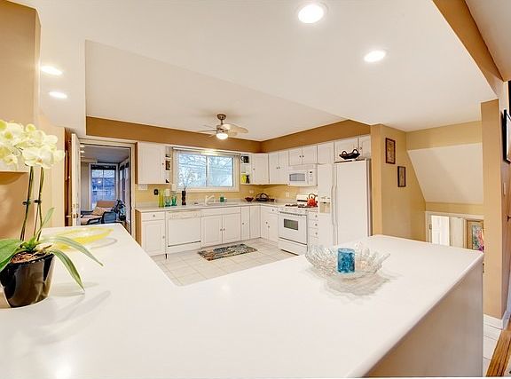 4th image of 3001 Peachgate Ln