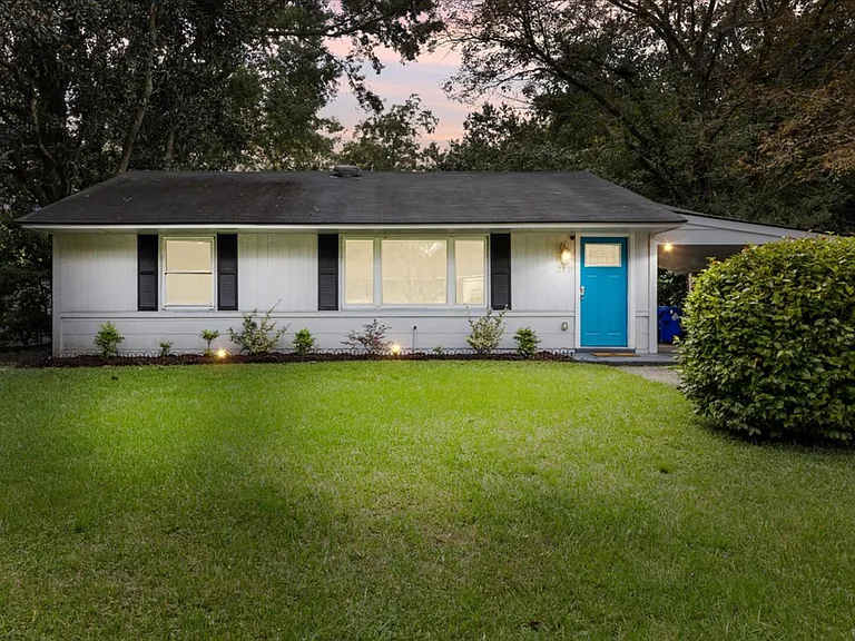 Peacock Ave — Photo 36
