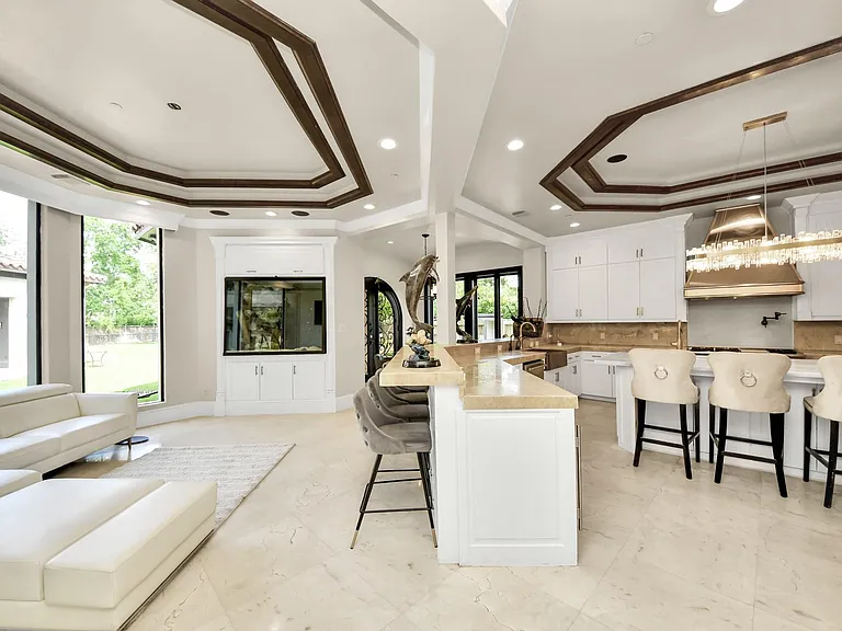 11103 Memorial Dr — Photo 11