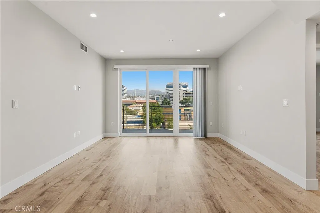 2 bed, 1200 sqft, $3,600 — Photo 4
