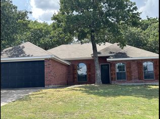 725 Oak Park Dr, Azle, TX 76020