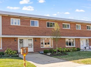 318 S Maple St, Mount Prospect, IL 60056