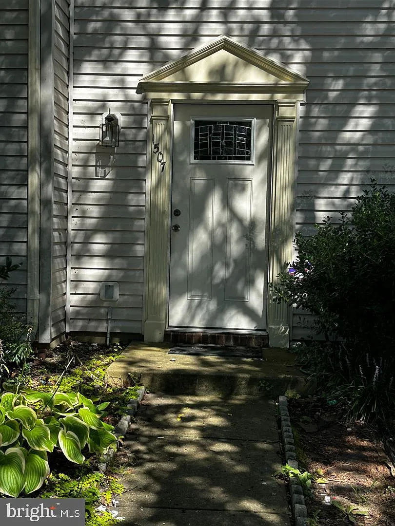 3 bed, 2.0 bath, 2280 sqft, $2,199 — Photo 3