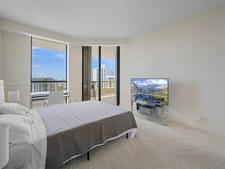 20191 E Country Club Dr #TS8 — Photo 16