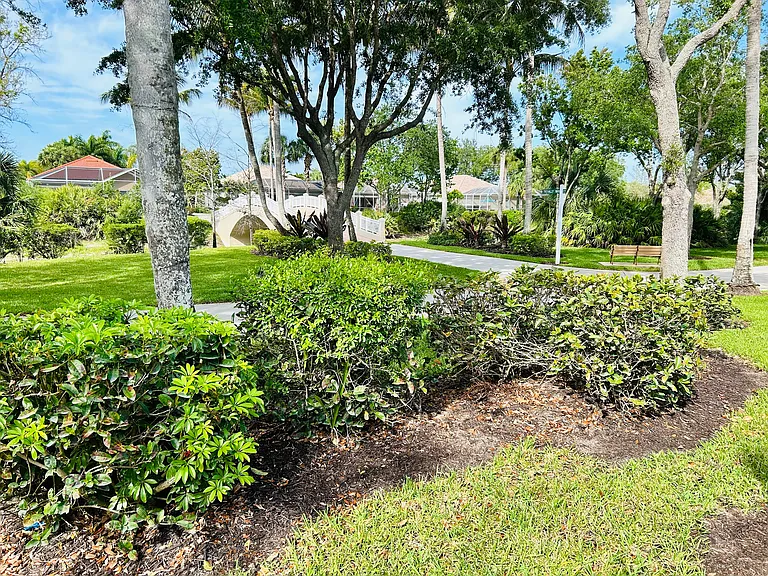 15401 Orlanda Dr — Photo 30