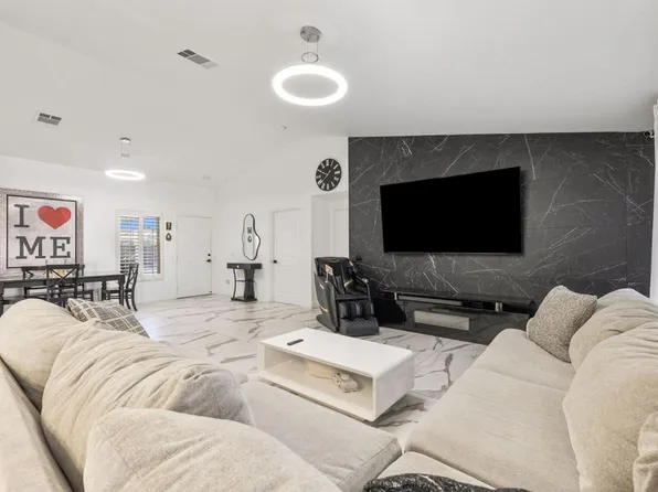 37851 Hollister Dr, Palm Desert, CA 92211