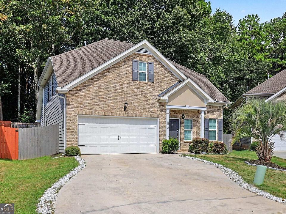 1st image of 572 Sprayberry Dr