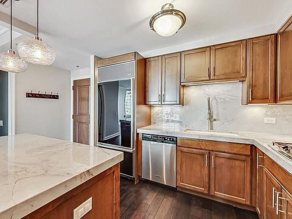 5th image of 25 E Superior St APT 1703