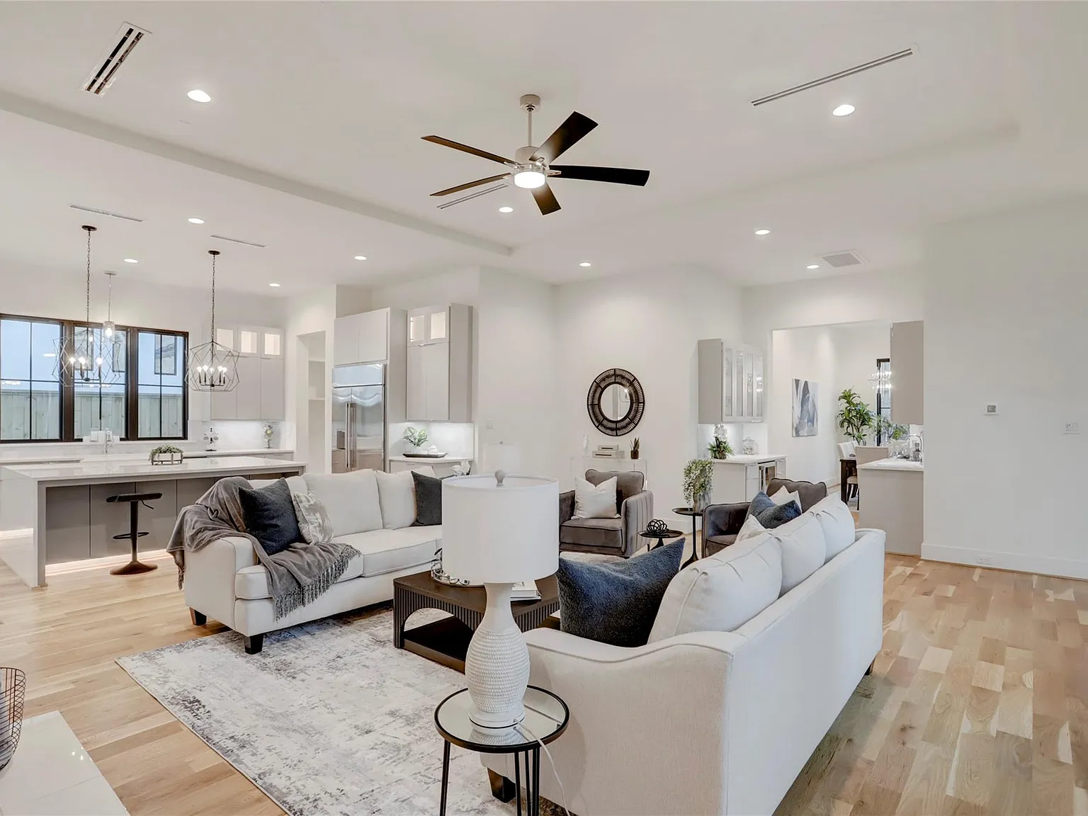 5 bed, 5.5 bath, 5384 sqft, $15,000 — Photo 1