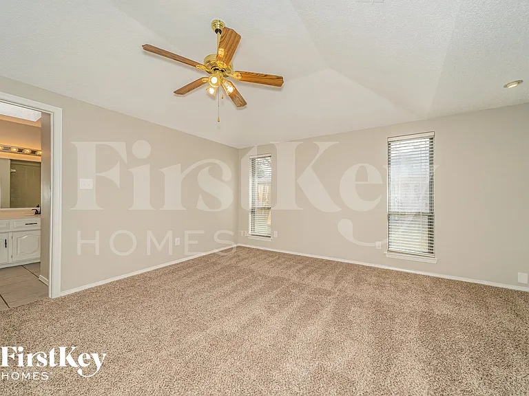 3941 Los Robles Dr — Photo 8