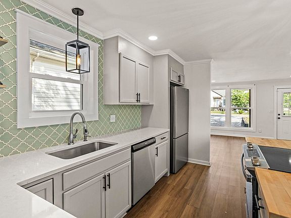 12th image of 12 Hudson St