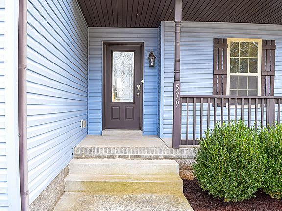 3rd image of 579 Falkland Cir