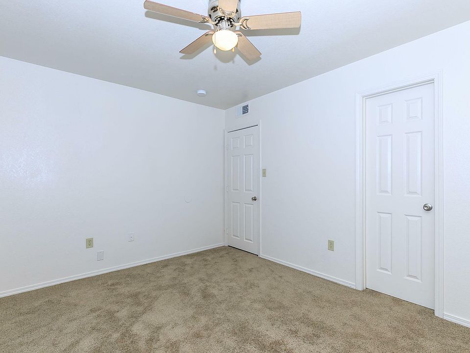 Cozy Bedroom at Villas of Briar Ridge