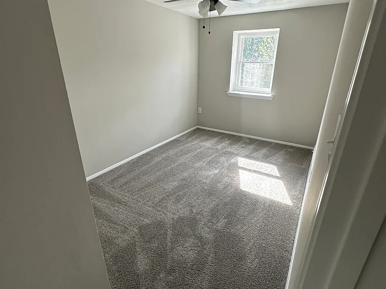 626 W Kingsway Rd — Photo 11