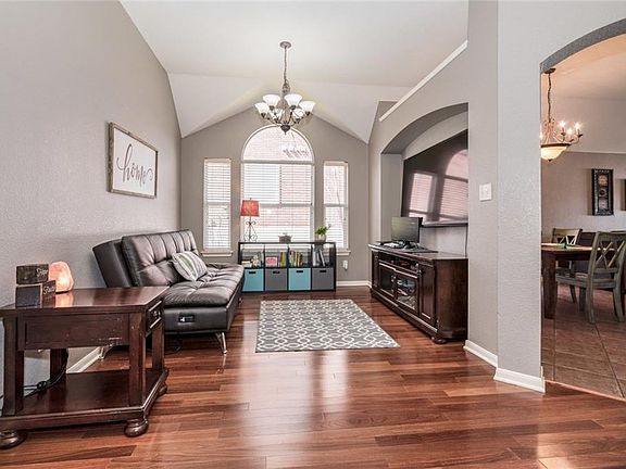 4th image of 1007 Cashew Ln