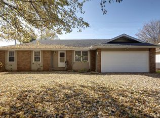 2533 S Pickwick Ave, Springfield, MO 65804
