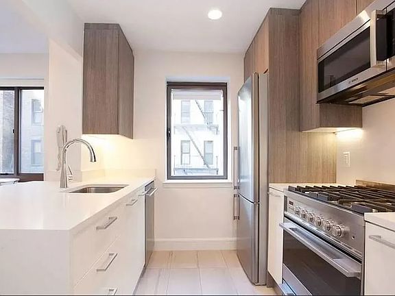 3rd image of 311 W 50th St APT 2R
