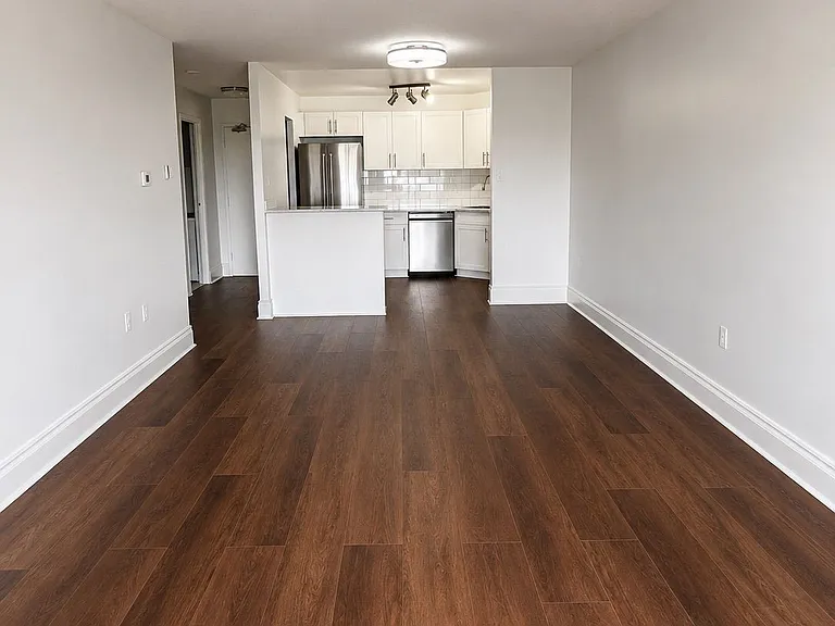 858 Commissioners Rd E #906 — Photo 2