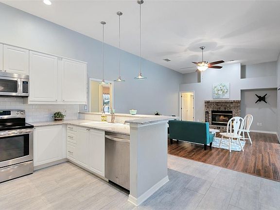 5th image of 2213 Blossomwood Dr