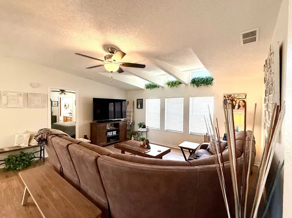 206 Choo Choo Ln #206F, Valrico, FL 33594