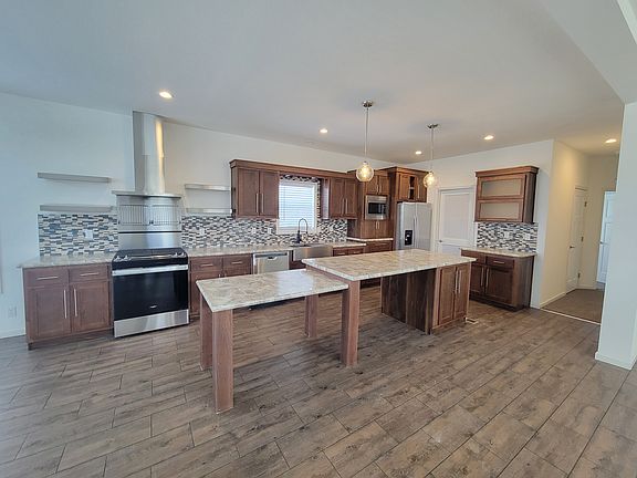 4th image of 551 Summit Trl #18