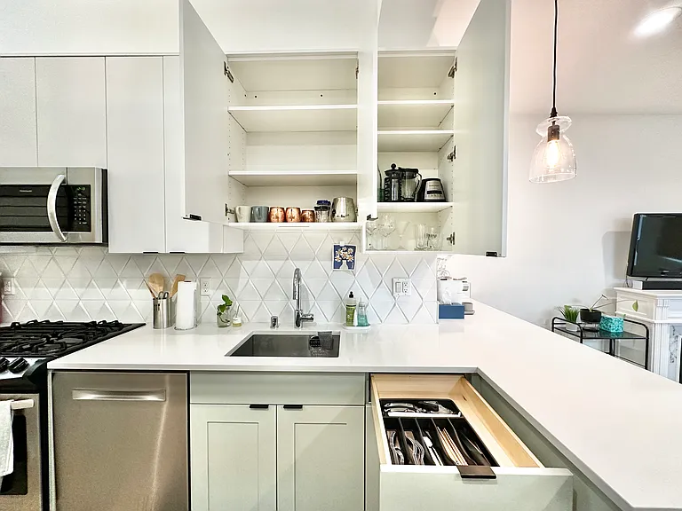 4608 Evanston Ave N — Photo 5