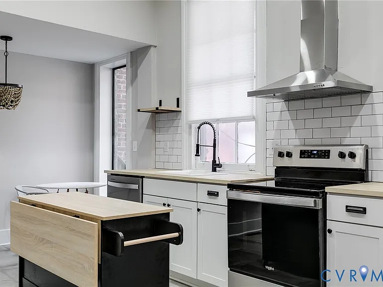 402 Stuart Cir #1 — Photo 12