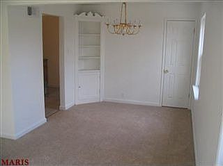 3rd image of 1059 Donnell Ave